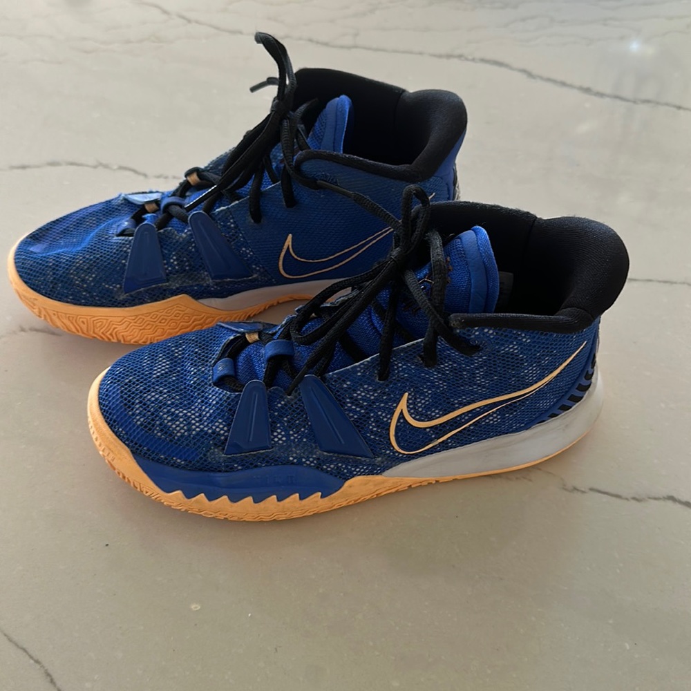 Boys Kyrie 7 Nike Basketball shoes